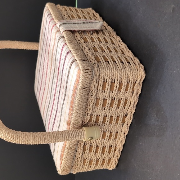 VGT,Dritz Woven/Wicker Small Sewing Basket with Striped Fabric. - Picture 2 of 13